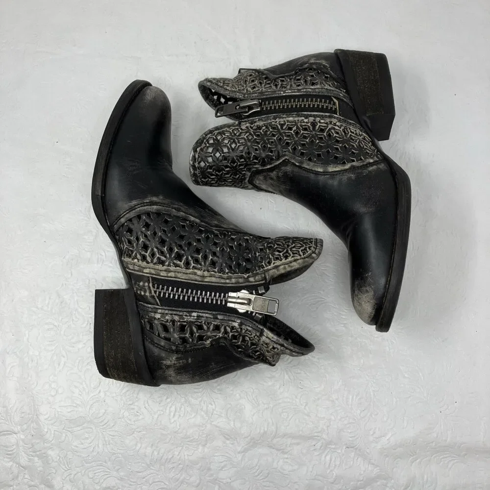 Circle G Women Distressed Black Cutout Shortie Western Ankle Boots Women's 7